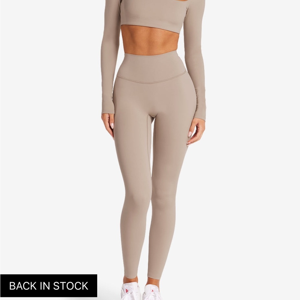 CSB Freedom Almond Leggings. NWOT. SIZE SMALL